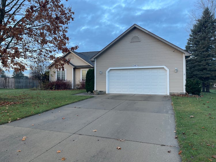 2465 Renfrew Way Lansing, MI 48911, Ingham County