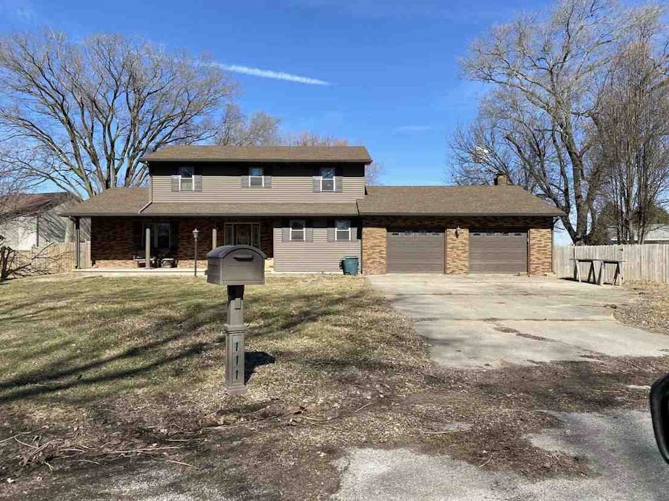 111 Hawthorn Ct Arcola, IL 61910, Douglas County