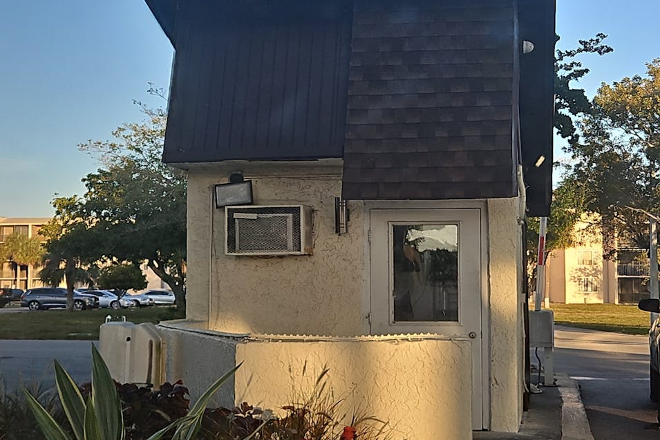 2851 Somerset Dr Lauderdale Lakes, FL 33311, Broward County