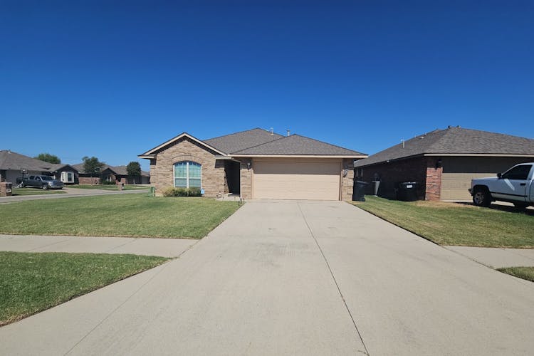 709 SW 44th St Moore, OK 73160, Cleveland County