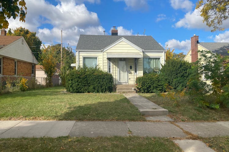 3263 S 22nd St Milwaukee, WI 53215, Milwaukee County