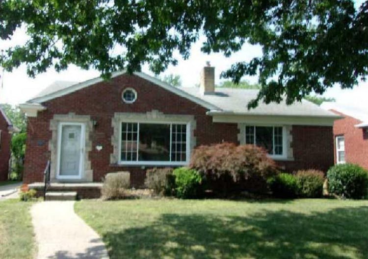 21216 Brierstone St Harper Woods, MI 48225, Wayne County