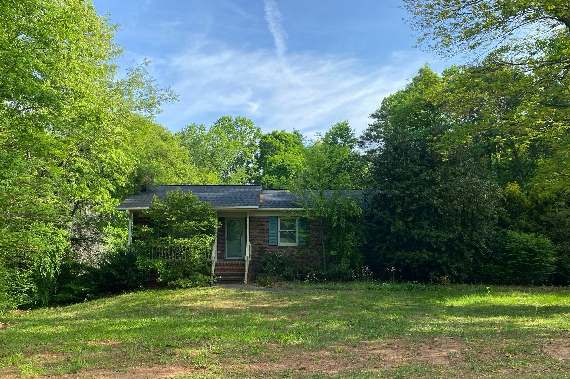 Oak Park Dr, Pfafftown, NC 27040