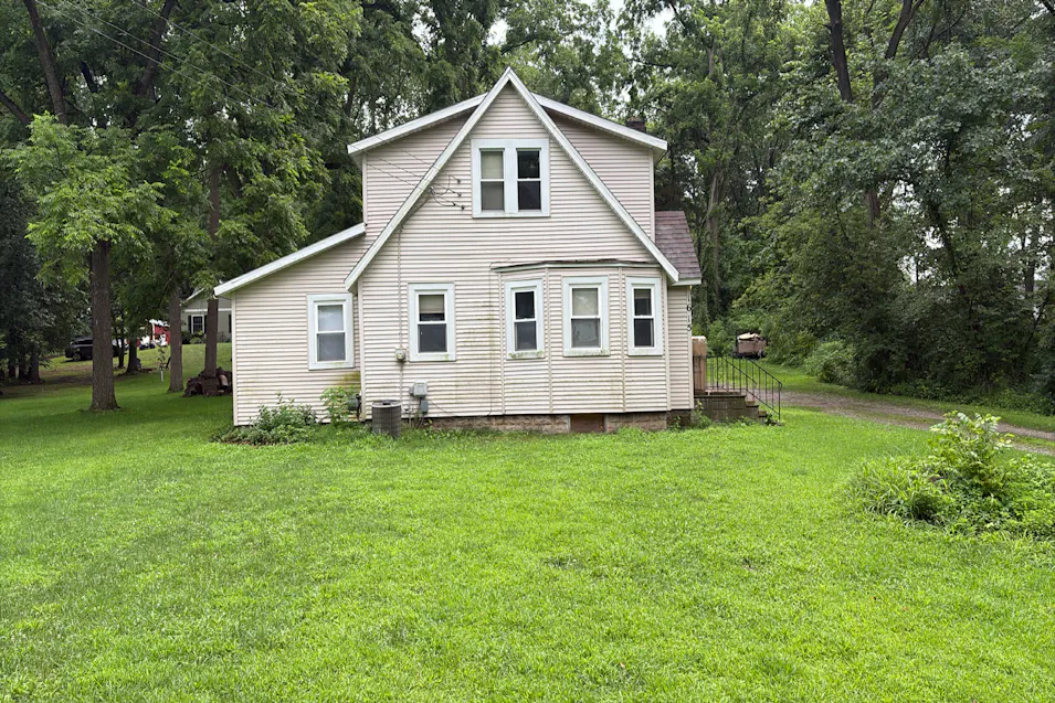 1615 Gilletts Lake Rd Jackson, MI 49201, Jackson County