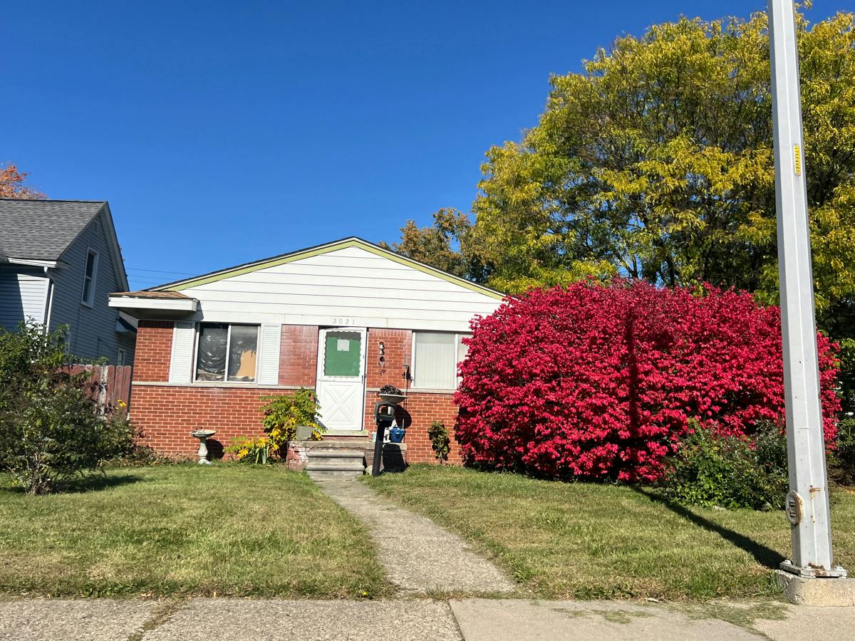 11 Mile Rd, Royal Oak, MI 48067