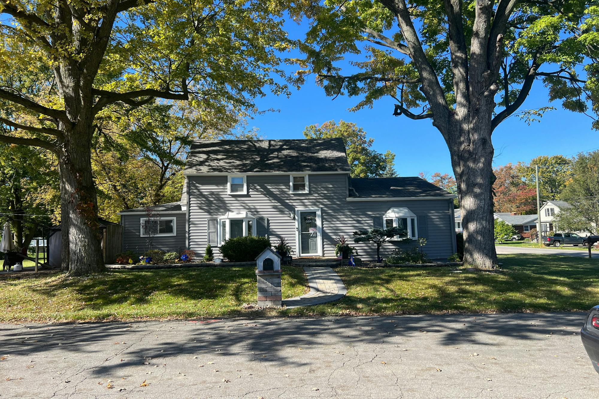 Troy St, Taylor, MI 48180