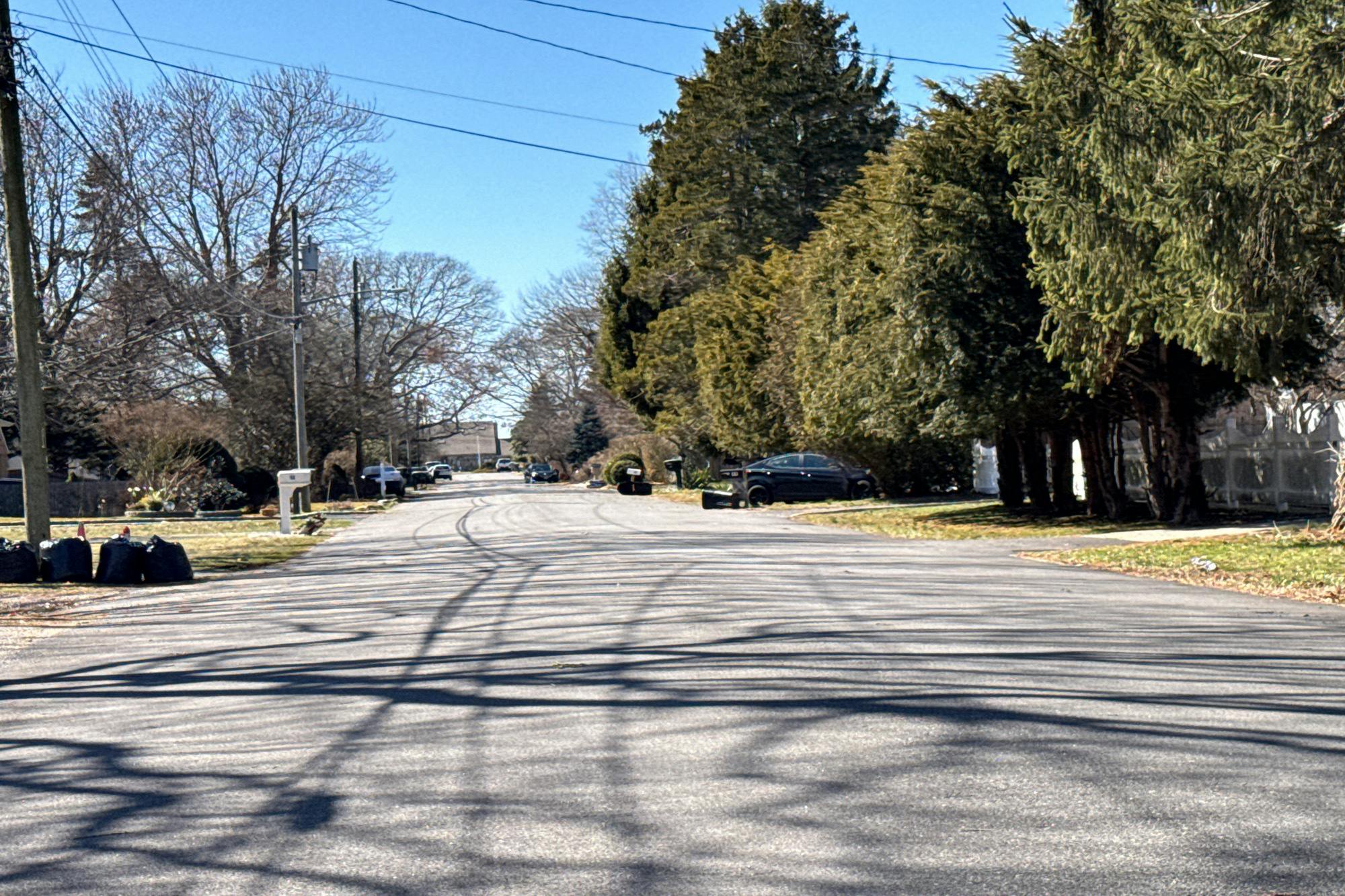 Manor Dr, Shirley, NY 11967