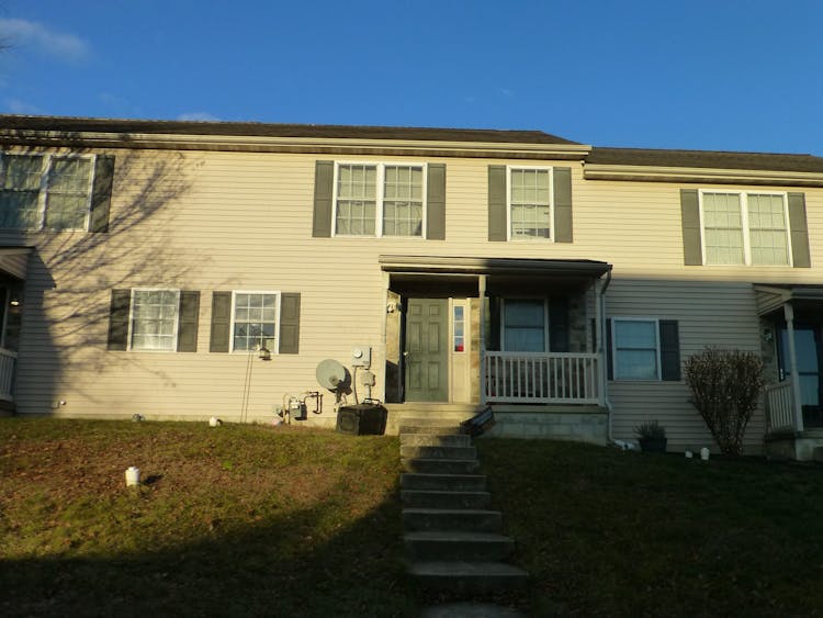 221 Perthshire Dr Lancaster, PA 17603, Lancaster County