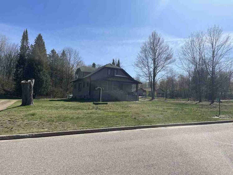 1831 River St Rhinelander, WI 54501, Oneida County