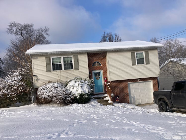 268 Linden Ln Culloden, WV 25510, Putnam County