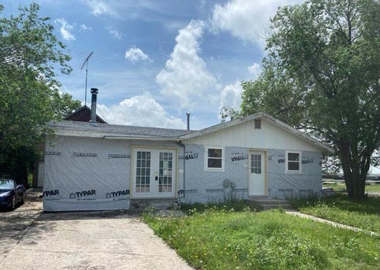 628 1st St Upton, WY 82730, Weston County