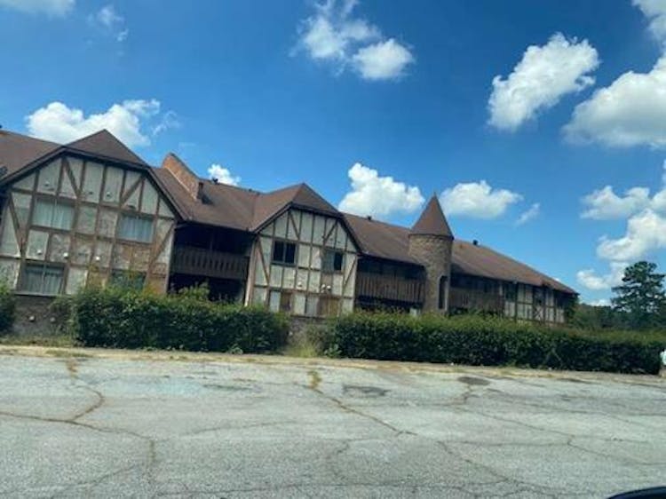 104 Camelot Dr Atlanta, GA 30349, Fulton County