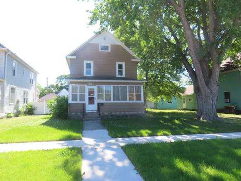 33 SW 5th Ave Wells, MN 56097, Faribault County