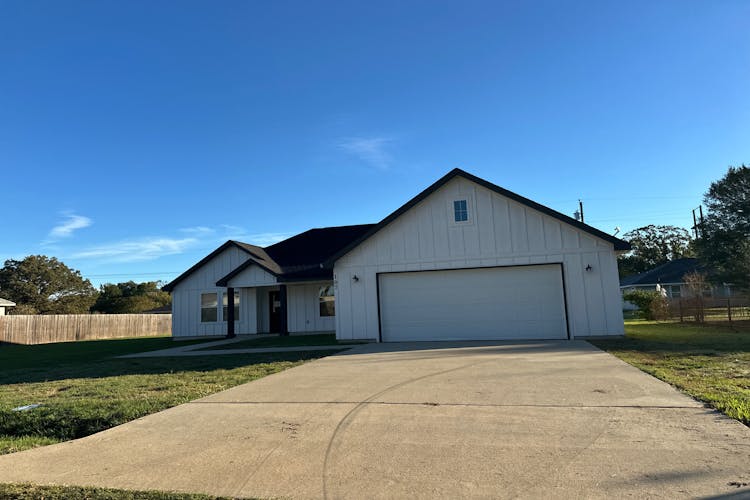 107 Tanglewood Dr Tool, TX 75143, Henderson County