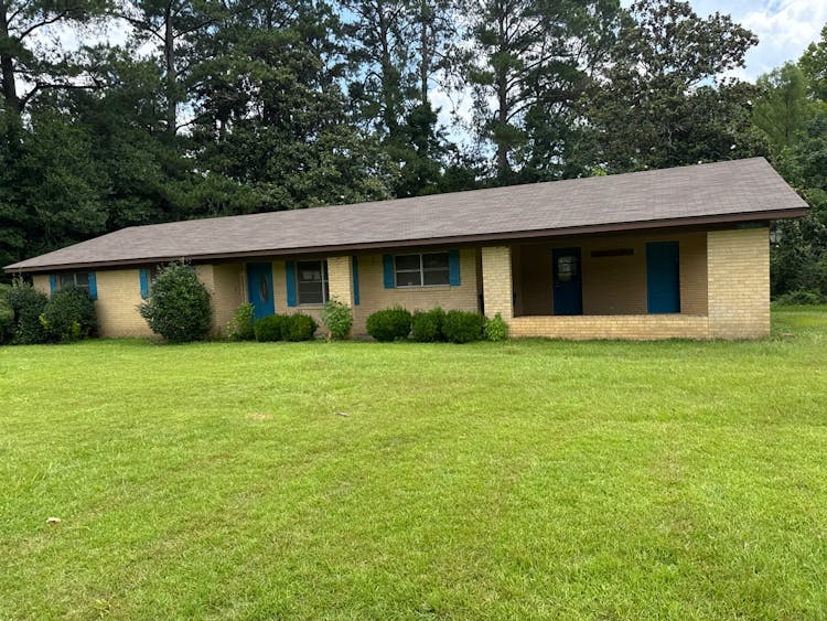 10213 Old Hillsboro Rd Forest, MS 39074, Scott County