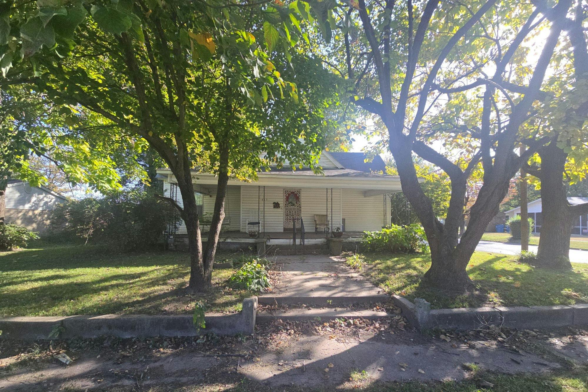 Commercial St, Charleston, MO 63834