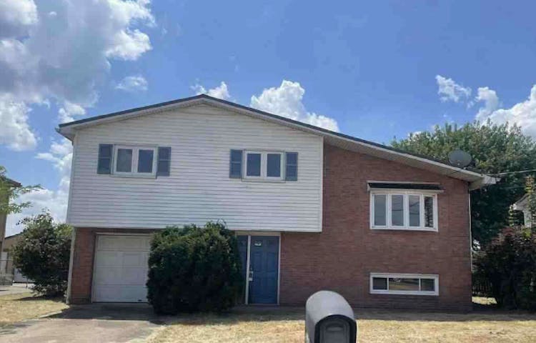 206 Arena Dr Weirton, WV 26062, Hancock County