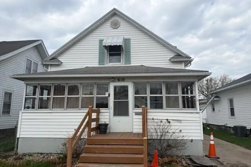 610 W 8th St, Mishawaka, IN 46544, St. Joseph County
