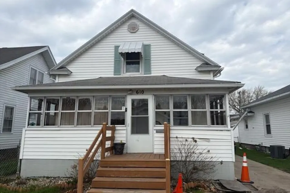 610 W 8th St Mishawaka, IN 46544, St. Joseph County