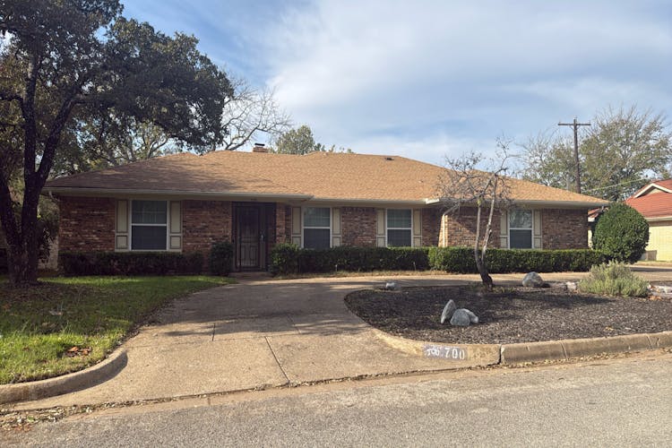 700 Green River Trl Fort Worth, TX 76103, Tarrant County