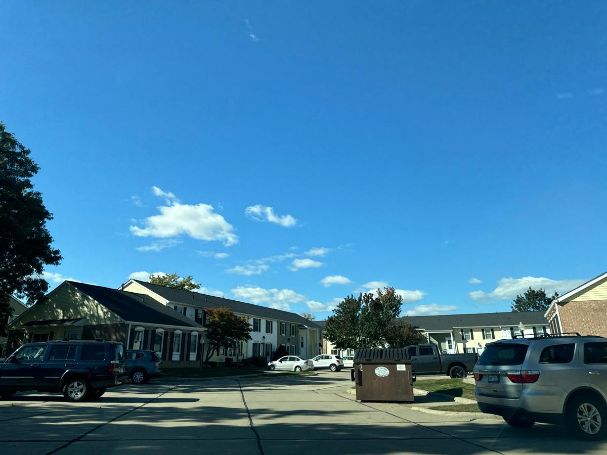 Brynford Dr, Clinton Township, MI 48036
