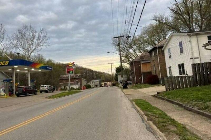 Sharon Ave, Zanesville, OH 43701
