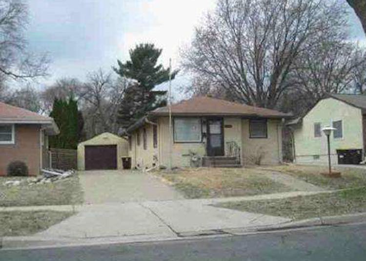 1287 Calumet Ave W Saint Paul, MN 55118, Dakota County
