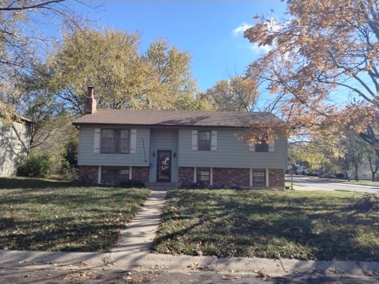 101 Manor Dr Belton, MO 64012, Cass County