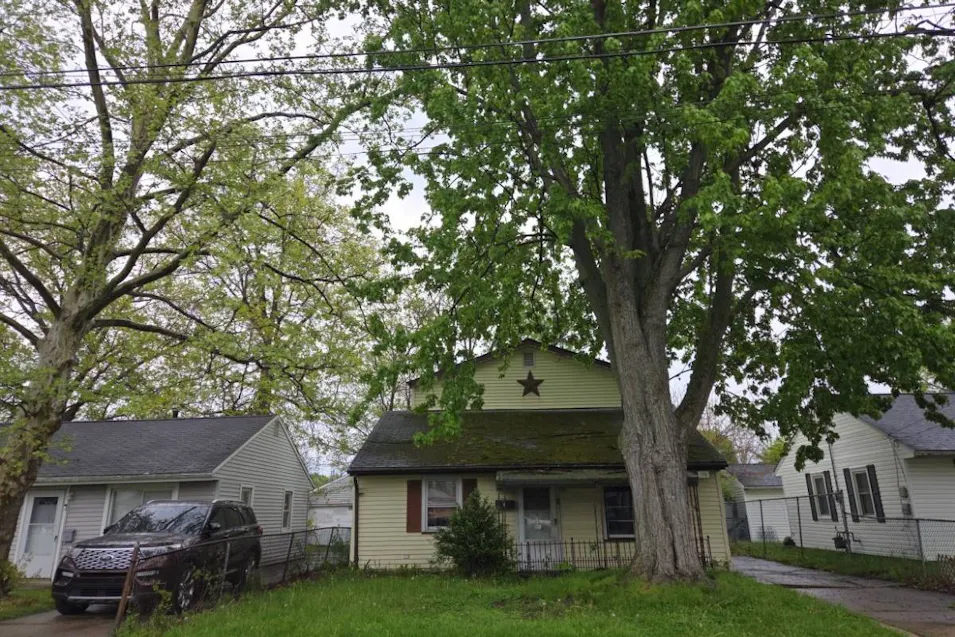 176 S Logan St Elyria, OH 44035, Lorain County
