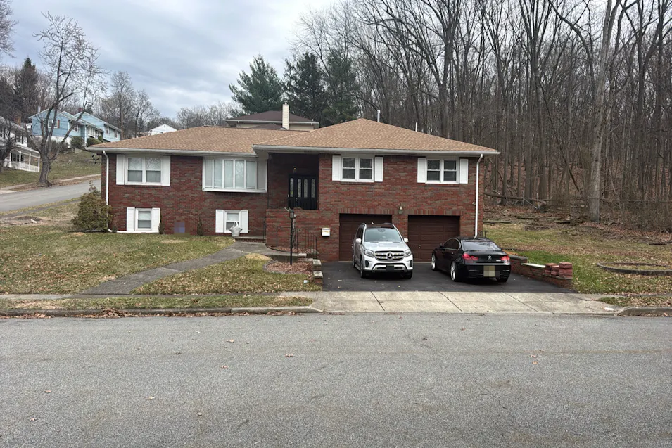 9 Dulles Drive Woodland Park, NJ 07424, Passaic County