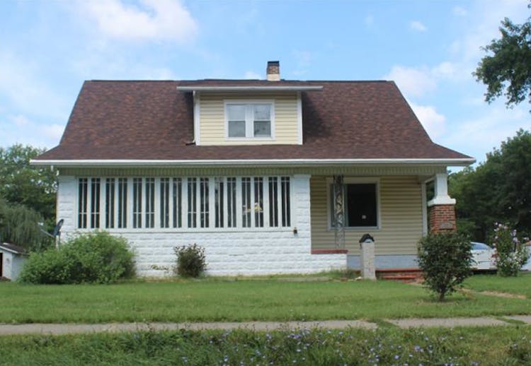 305 S Hackman St Staunton, IL 62088, MacOupin County