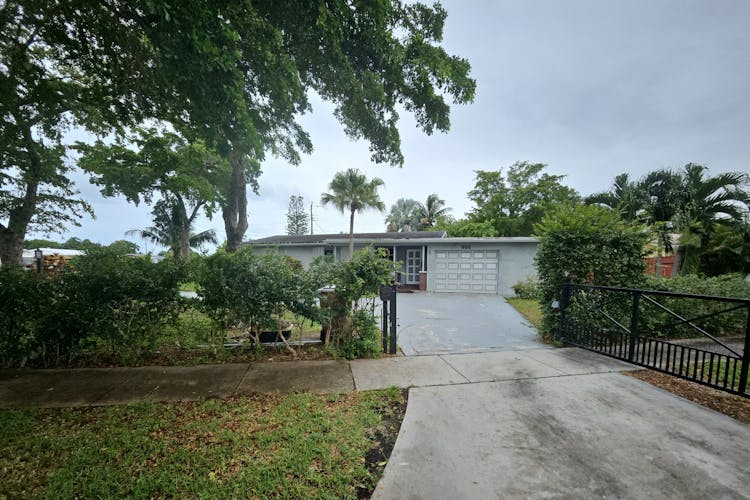 600 NW 38 Ct Deerfield Beach, FL 33064, Broward County