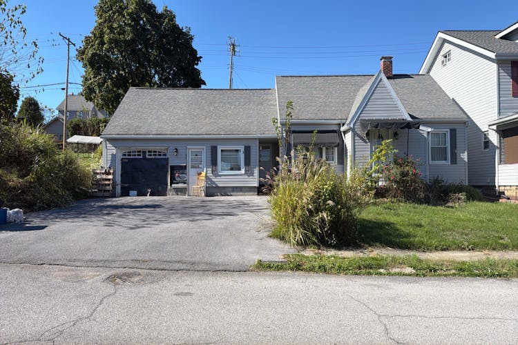 1610 21st Ave Altoona, PA 16601, Blair County