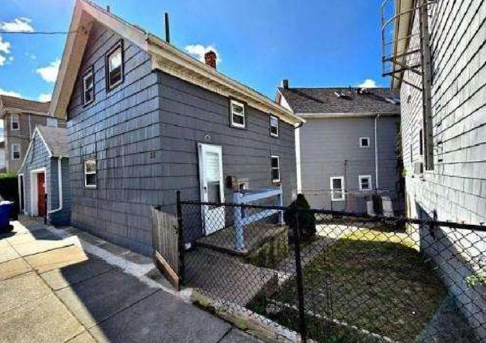 518 Snell St Fall River, MA 02721, Bristol County
