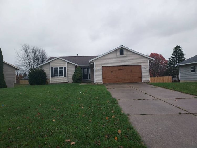 11310 Stonehedge Dr Holland, MI 49424, Ottawa County