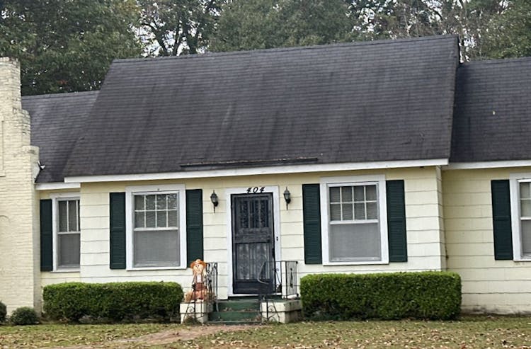 404 W Jefferson Ave Greenwood, MS 38930-3410, Leflore County