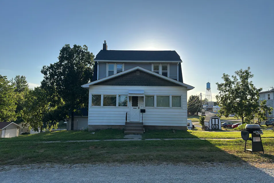 106 SE Mill St Leon, IA 50144, Decatur County