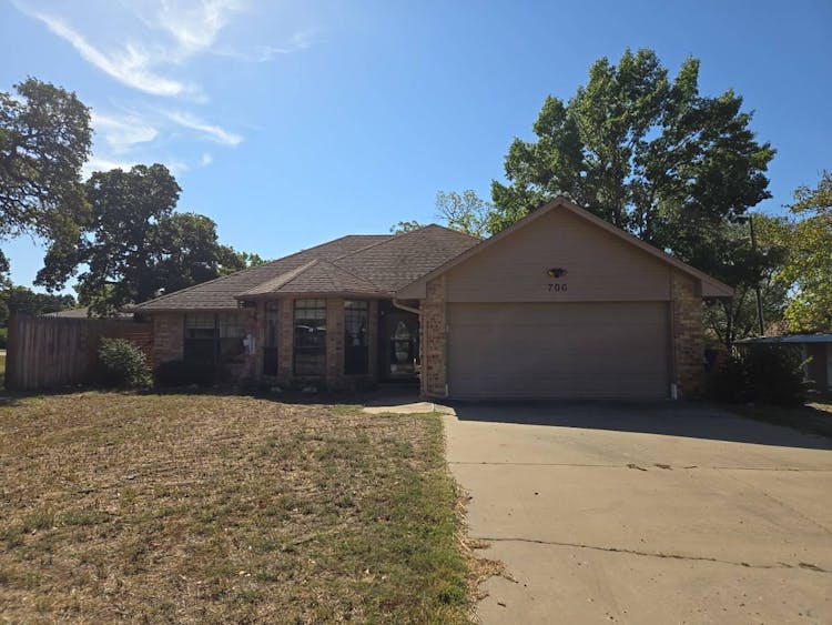 706 Brown Ave Comanche, OK 73529, Stephens County