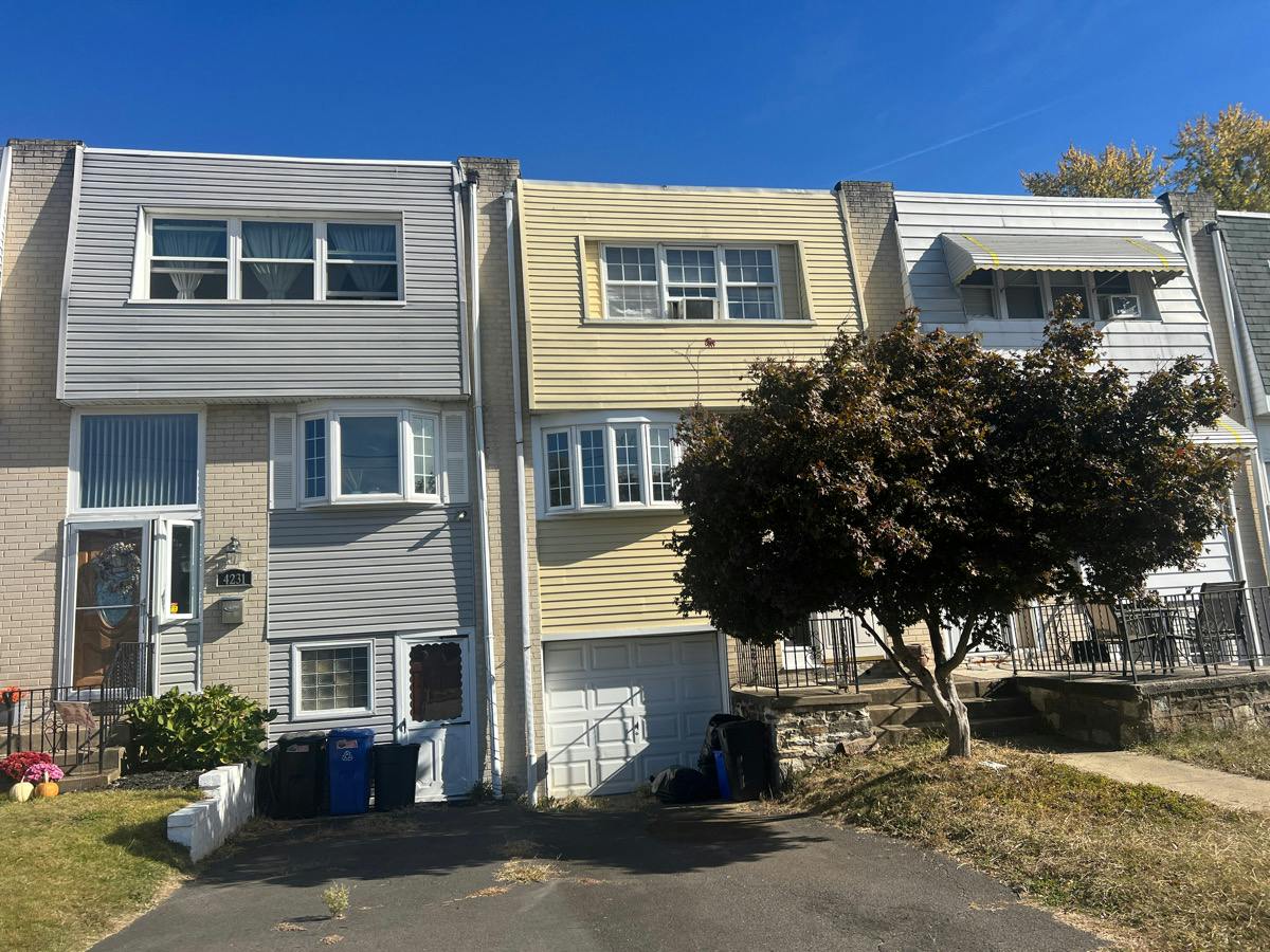 Fairdale Rd, Philadelphia, PA 19154