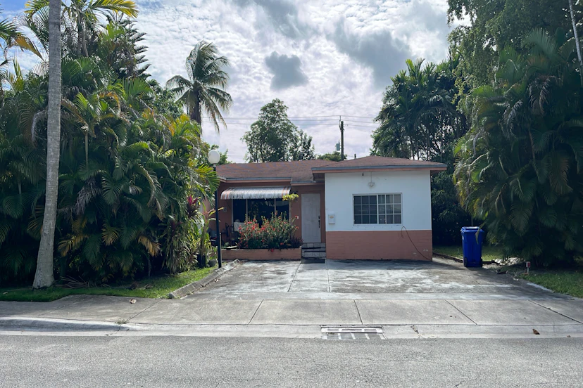 1760 Ne 160 St