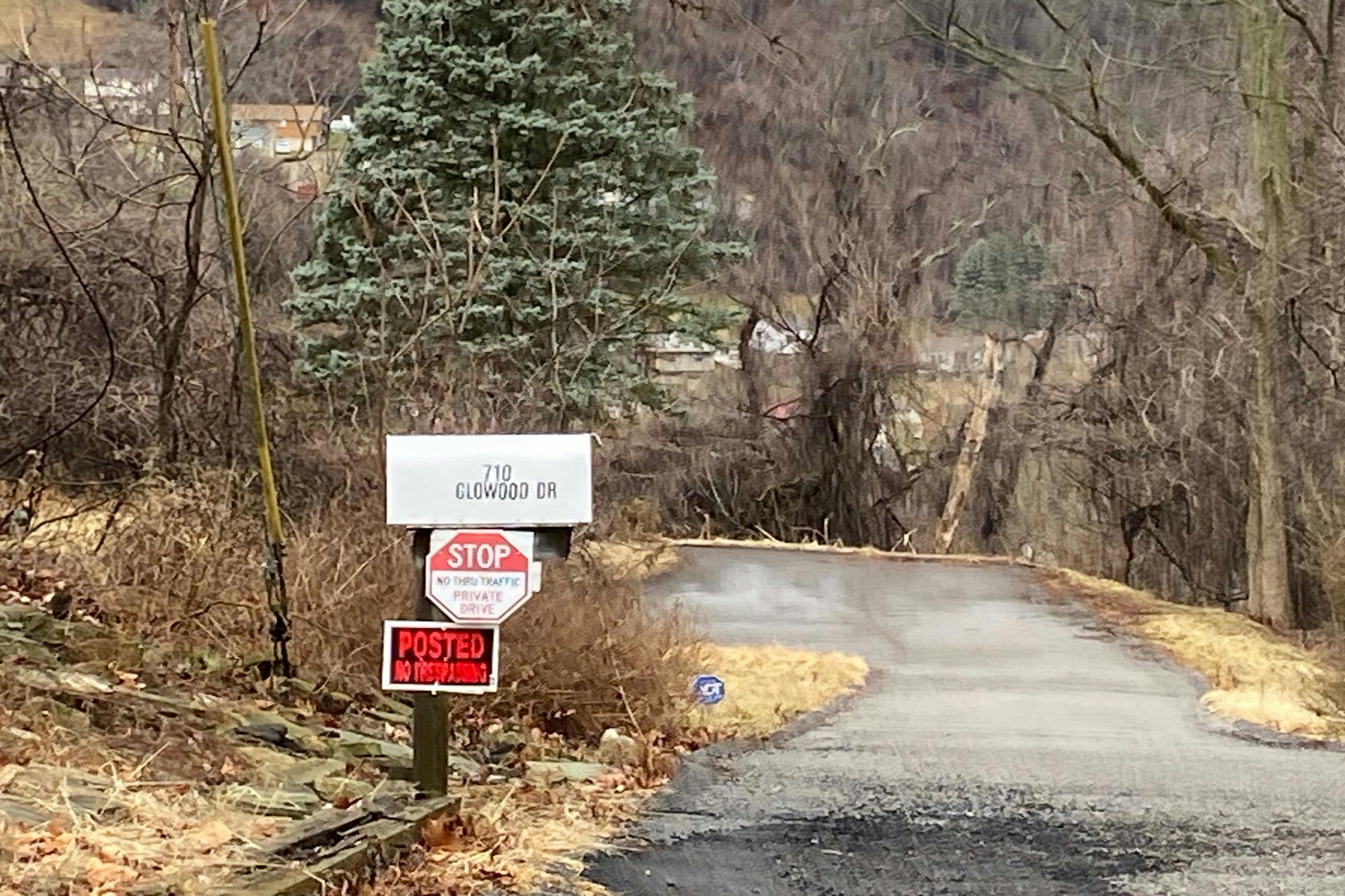 Glowood Dr, Pittsburgh, PA 15227