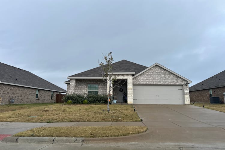 241 Paddock Ln Waxahachie, TX 75165, Ellis County