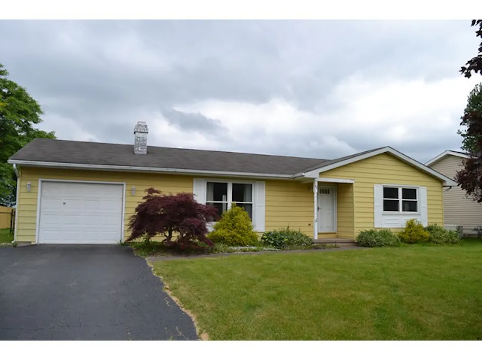 92 Lindhurst Dr Lockport, NY 14094, Niagara County