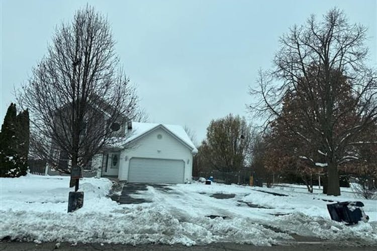 98 Poplar Crk Dr Elgin, IL 60120, Kane County