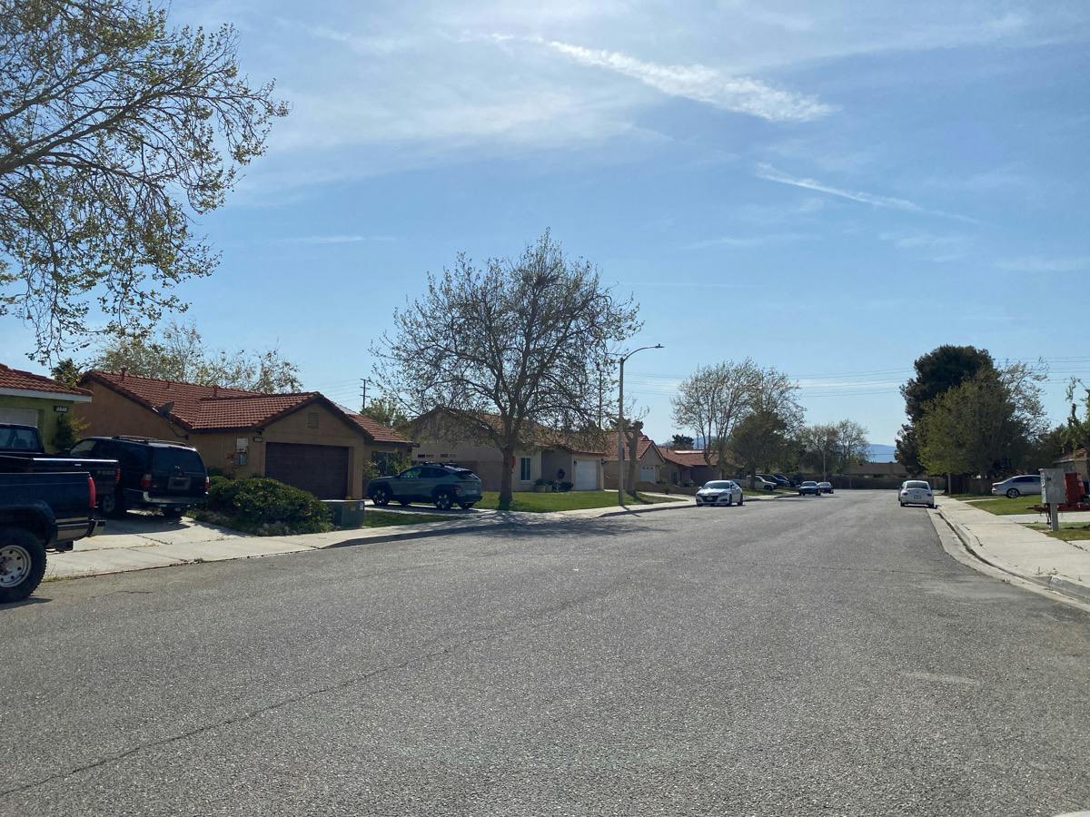 Avenue R6 , Palmdale, CA 93552