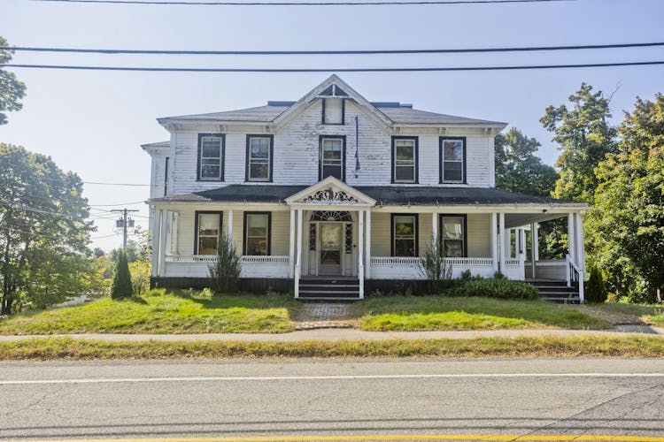 981 Main Street Liecester, MA 01524, Worcester County