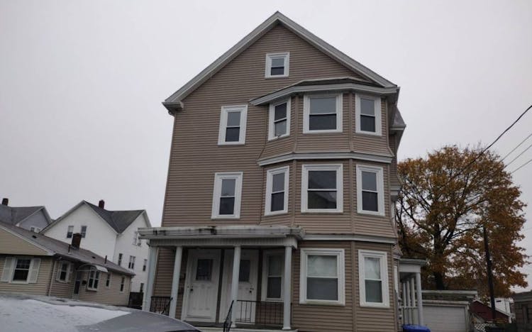 15 Lawrence St Pawtucket, RI 02860, Providence County