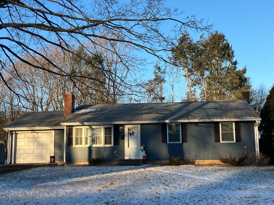 124 Bel Air Circle Windsor Locks, CT 06096, Hartford County