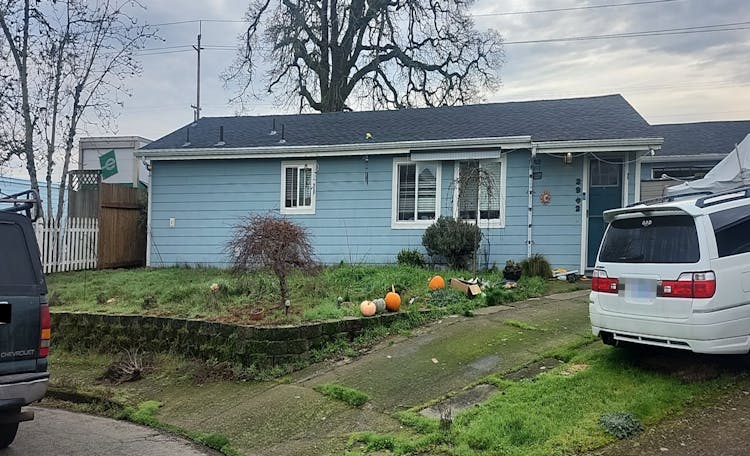 2952 Logan Ct NE Salem, OR 97305, Marion County