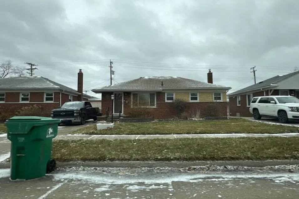 24213 Petersburg Ave Eastpointe, MI 48021, Macomb County
